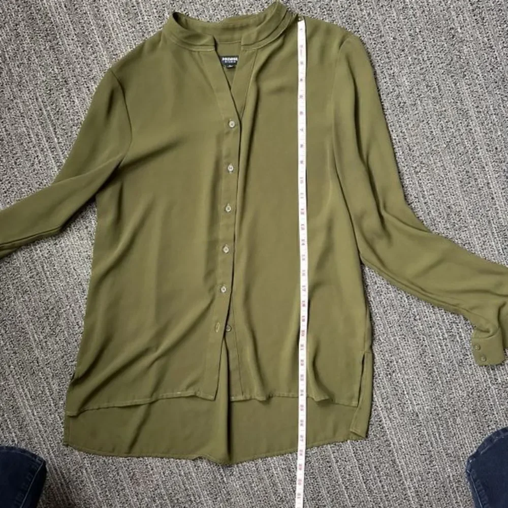 Premise Studio Women Long Sleeve Olive Button Down Blouse S‎